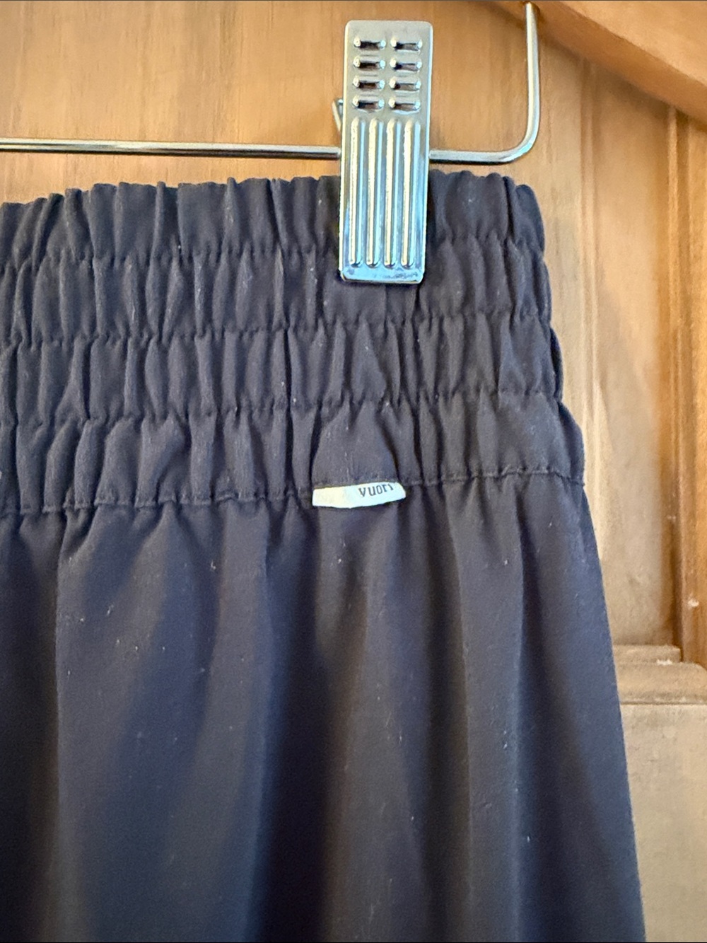Vuori villa wide leg pant. Charcoal. Size Large. - Picture 6 of 7